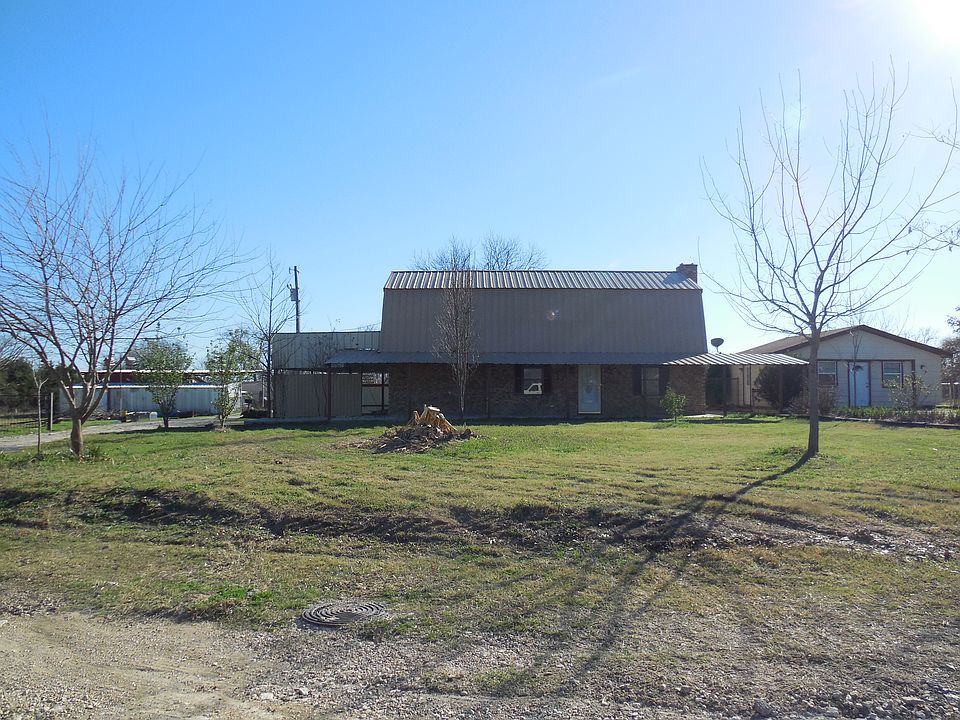 1st image of 208 Bluebonnet St