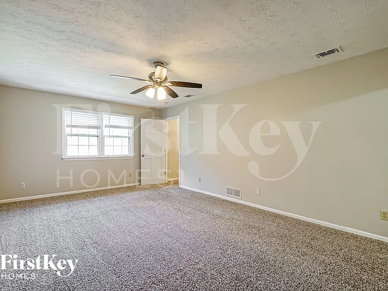 5659 Fern Creek Dr — Photo 13