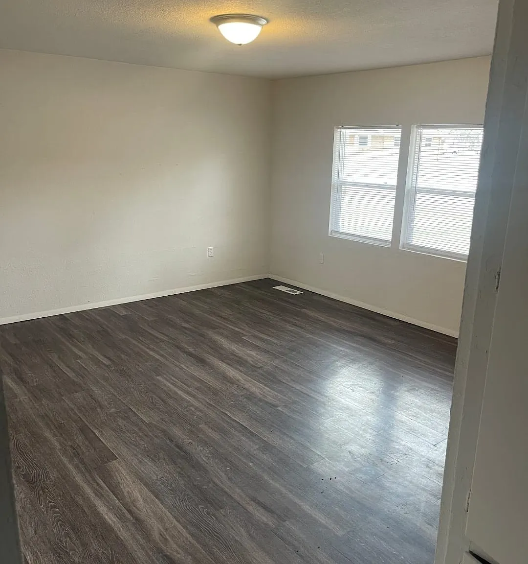 3 bed, $1,195 — Photo 2