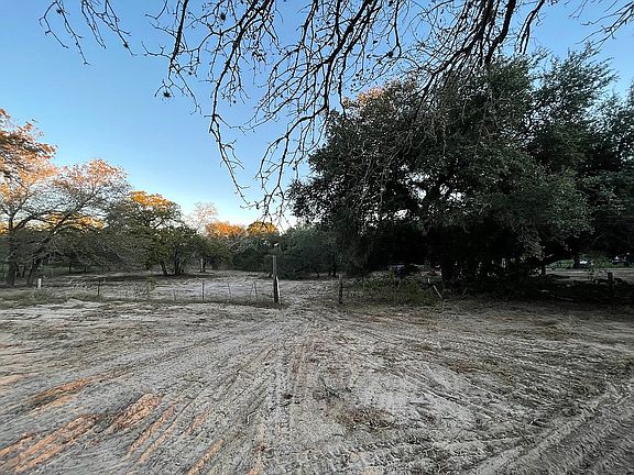 4th image of 231 Shady Oaks Dr