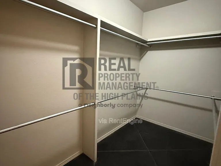 7620 Legacy Pkwy — Photo 19