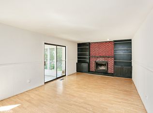 2073 Monday Dr, Elgin, IL 60123