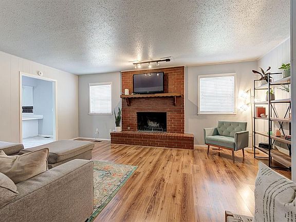 5th image of 2912 Hardy Dr