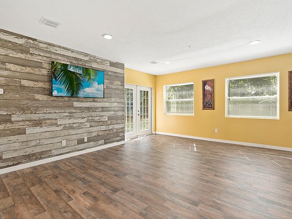 3rd image of 160 SE Celestia Ct