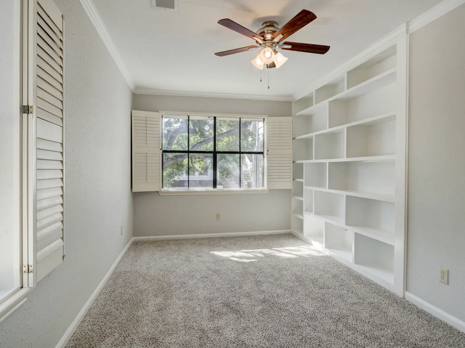 3 bed, 2.5 bath, 2007 sqft, $2,457 — Photo 1