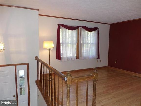 3rd image of 201 Monticello Cir