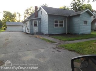 615 N Line St, Chesaning, MI 48616