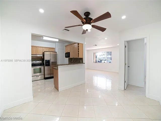 783 W 78th St — Photo 3