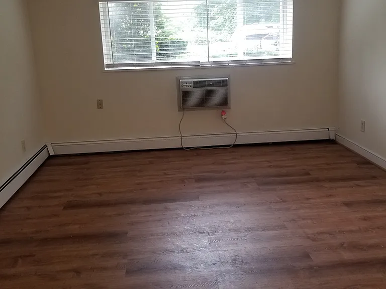 1033 Massachusetts Ave — Photo 8