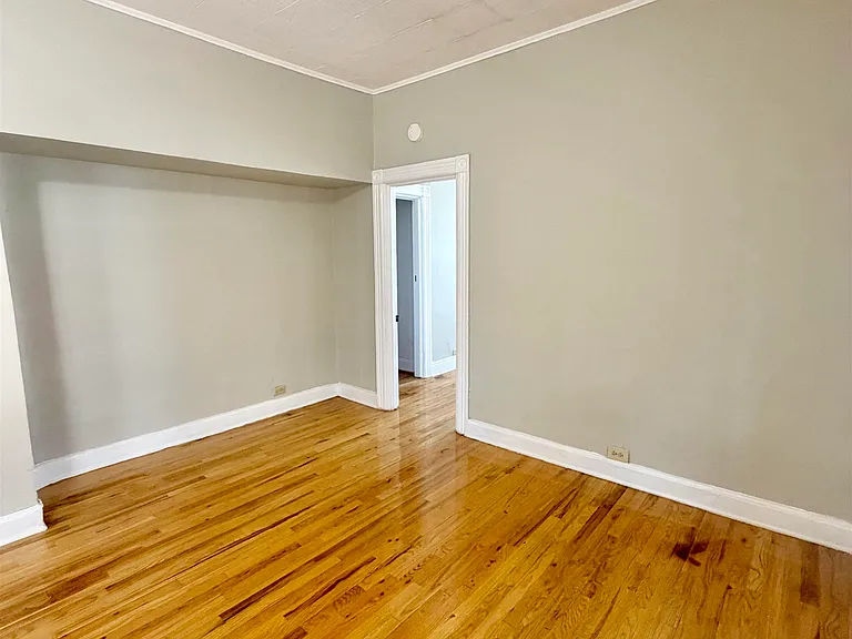 212 Plainfield Ave #2 — Photo 16