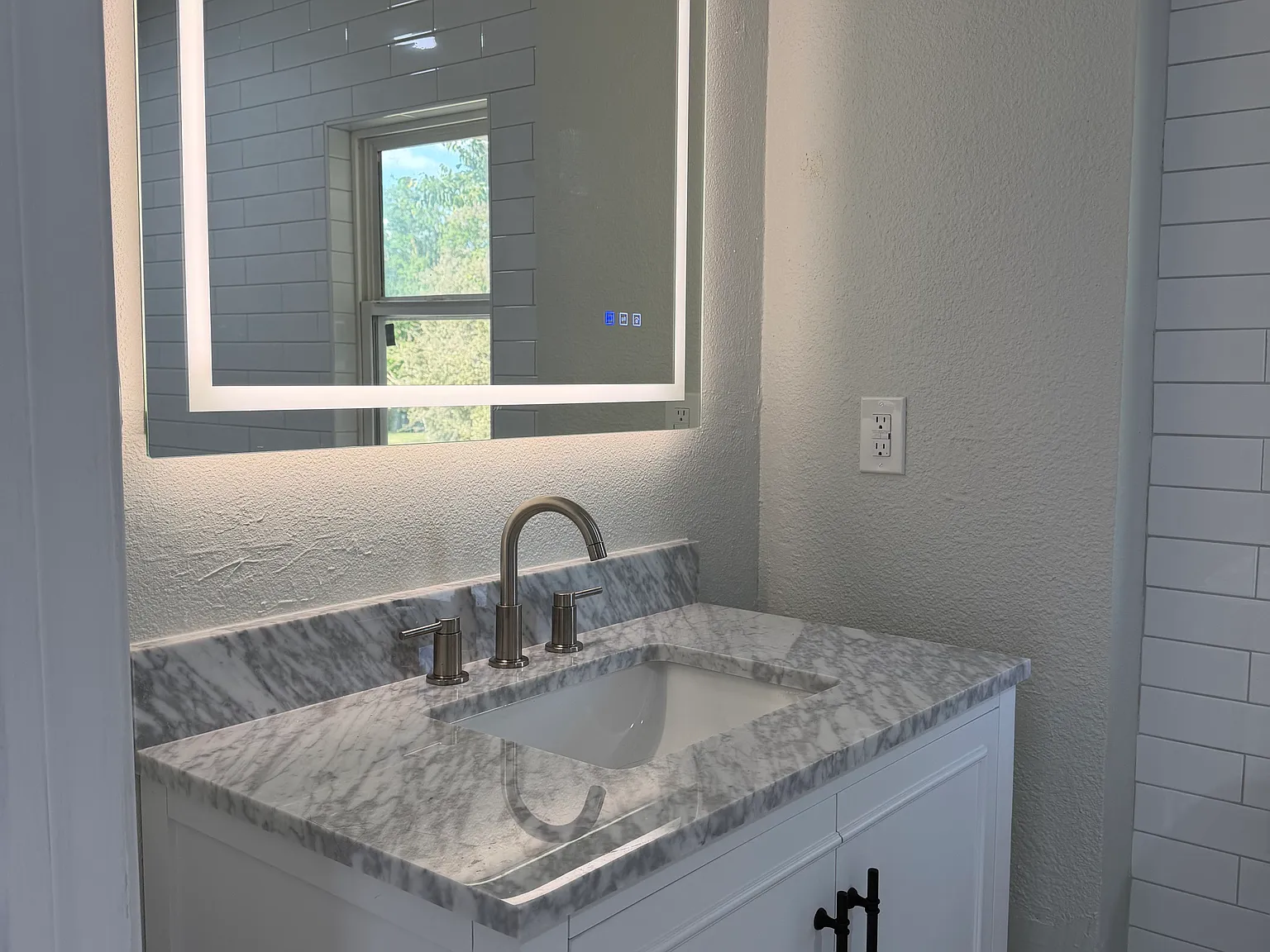 5 bed, 2600 sqft, $6,995 — Photo 4