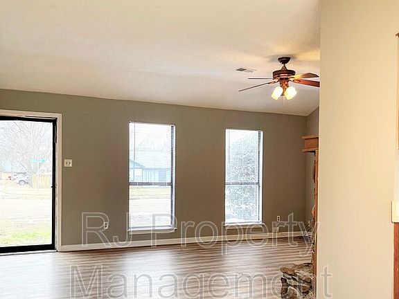 5th image of 2620 Dromedary Dr