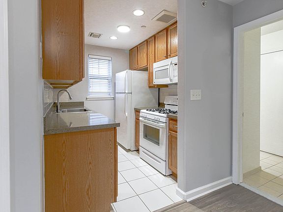 4th image of 6519 Seaspray Ave #B