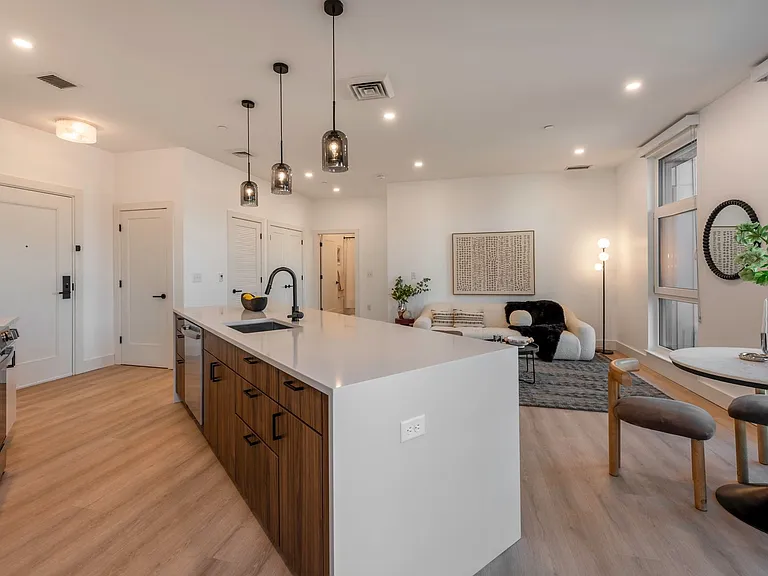 Verge Residences — Photo 33