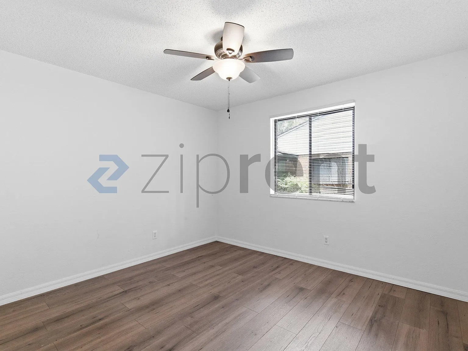 2 bed, 912 sqft, $1,350 — Photo 4