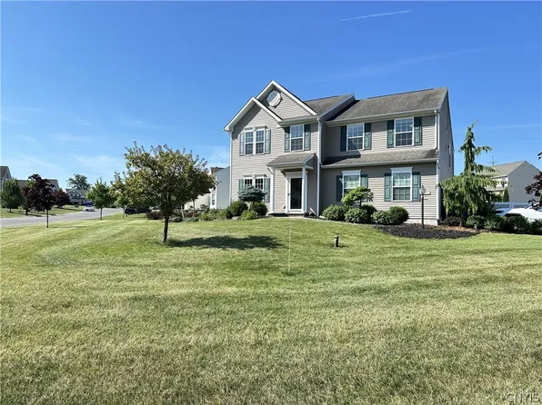 5841 Quarter Moon Dr, Jamesville, NY 13078