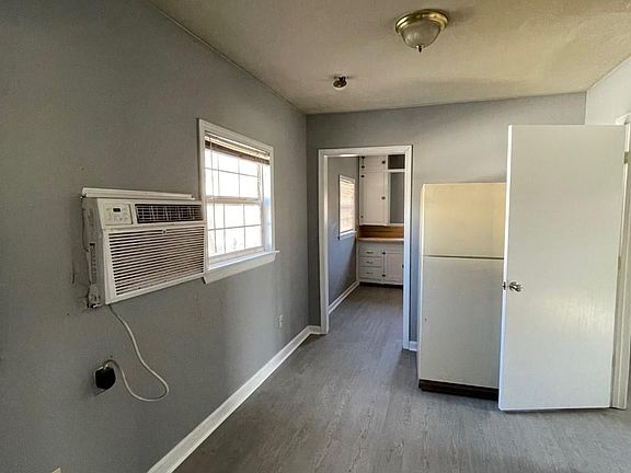2nd image of 525 N Dorothy Ave