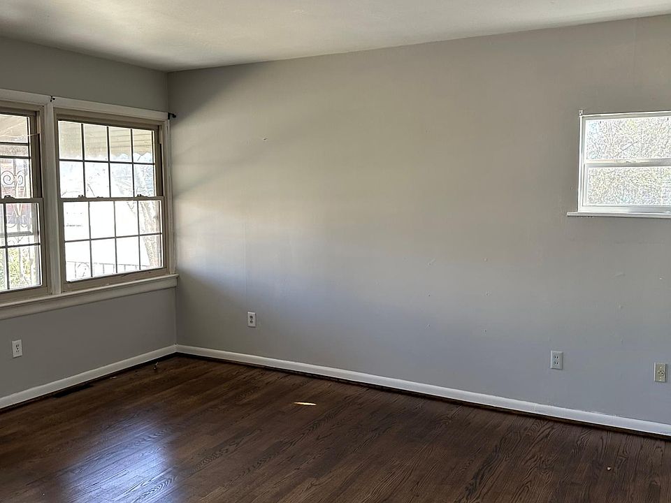 1st image of 707 Oak Park Ave