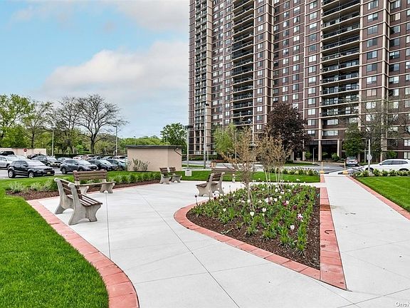 2nd image of 270-10 Grand Central Pkwy #4-J