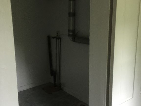 4th image of 185 Cherry Ln