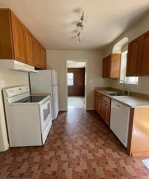 4408 Glenridge St — Photo 16