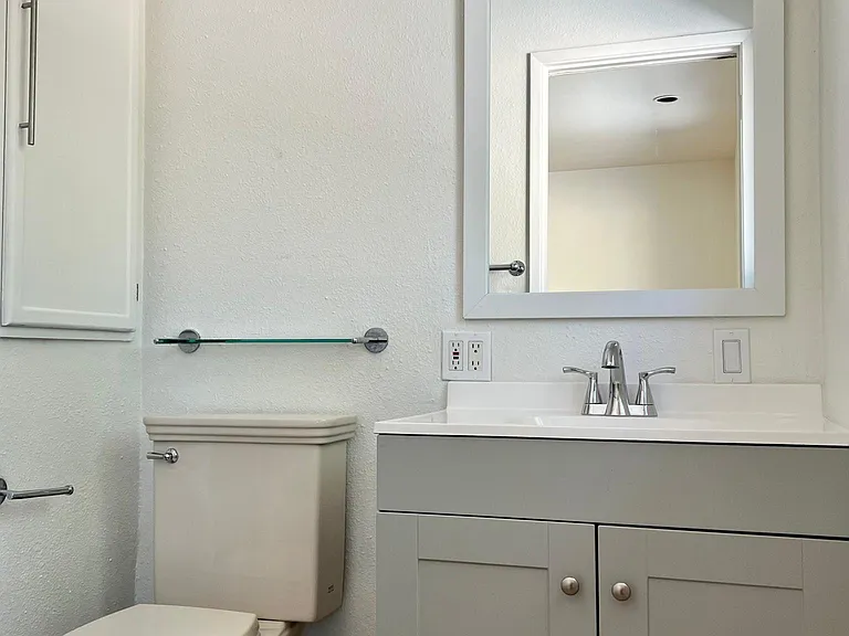 4987 Northlawn Dr — Photo 10