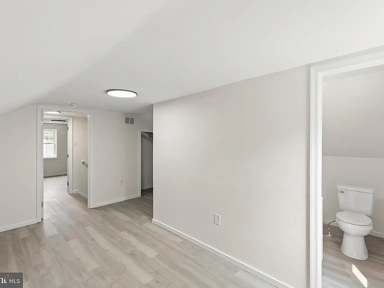 2141 Valley Ave — Photo 22