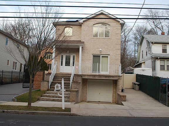 2nd image of 125 Arbutus Ave