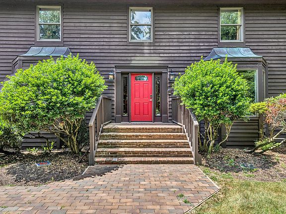 3rd image of 5573 Valley Dr