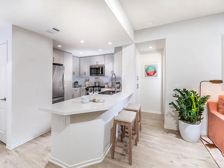 Newport Ridge Apartment Homes — Photo 3