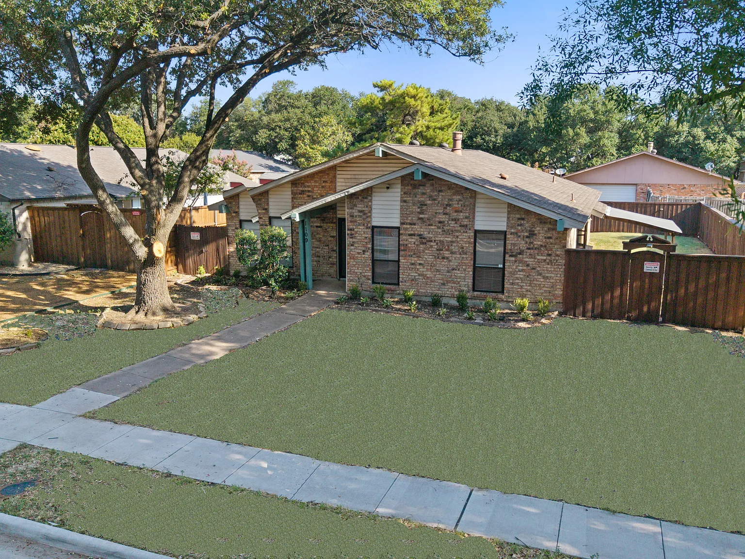 1109 Villa Downs Dr — Photo 4
