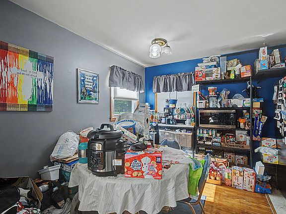 5th image of 1108 Oak St