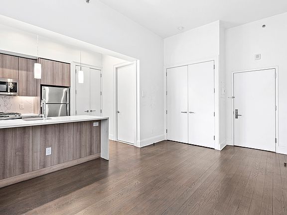 4th image of 15 Park Row #50