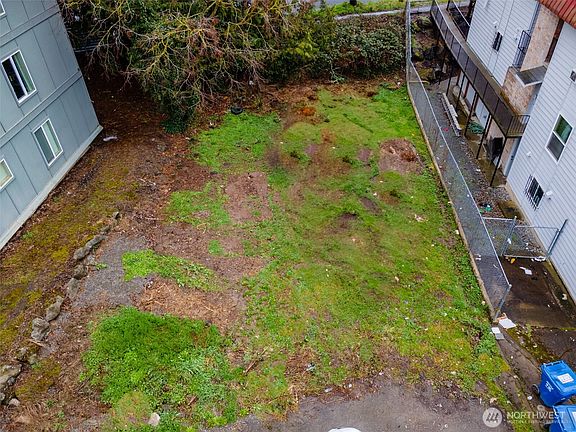 4th image of 6526 Rainier Ave S