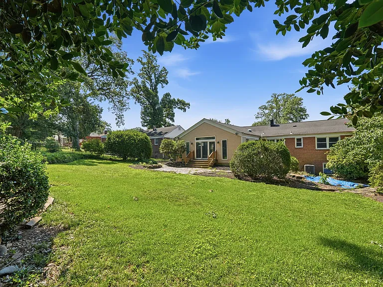 5223 Yorktown Blvd — Photo 4