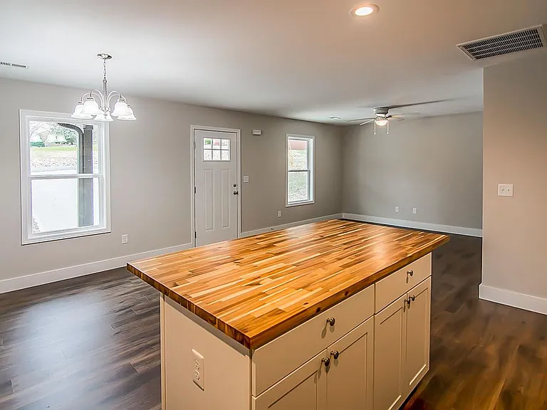 54 Creekside Ln — Photo 3