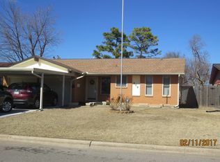 609 SW 10th St, Moore, OK 73160