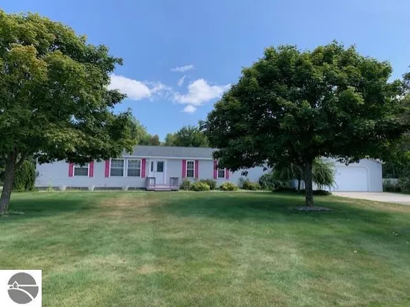 452 Lake Maynard Trl, Tawas City, MI 48763