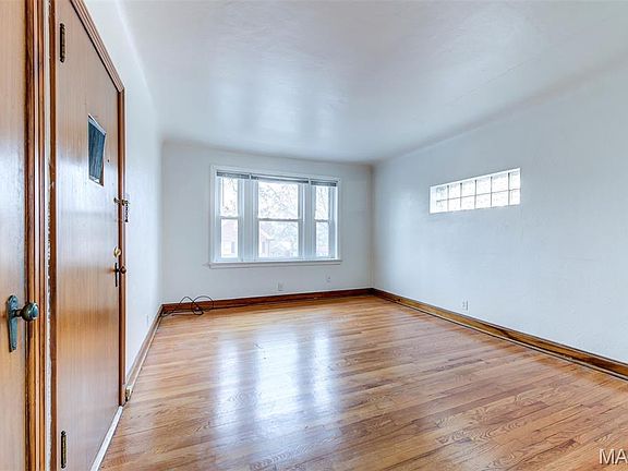 3rd image of 6663 Devonshire Ave