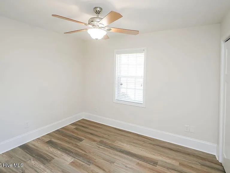 315 Adams Cir — Photo 12