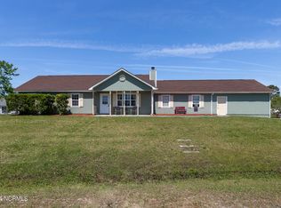 210 Zachary Ln, Hubert, NC 28539
