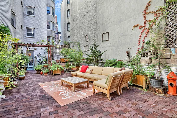 Sold by Compass | media 3