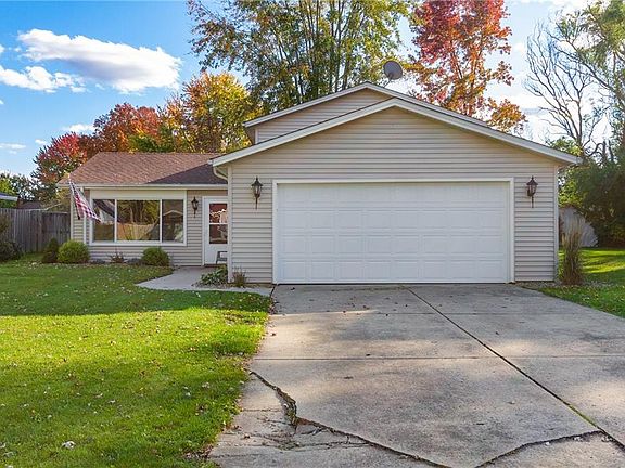 2nd image of 639 Bowling Green Cir