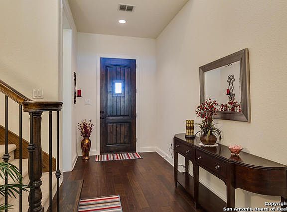 3rd image of 315 Regent Cir