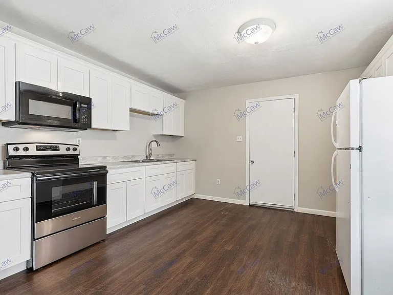 217 Joyce St #B — Photo 7