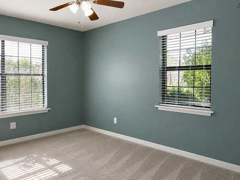 2811 Cromwell Ave — Photo 19