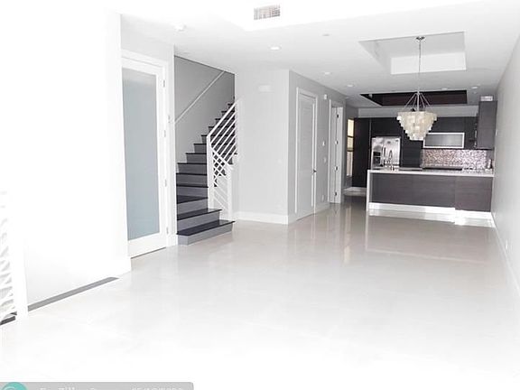 5th image of 751 SE 12th Ct #751