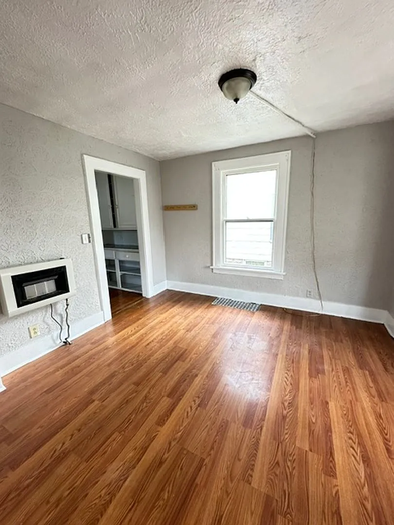 Single Family - 3 Bedroom — Photo 4