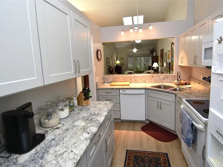 4941 SW 10th Ln — Photo 11