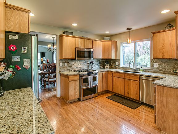 kitchen w/ many upgrades